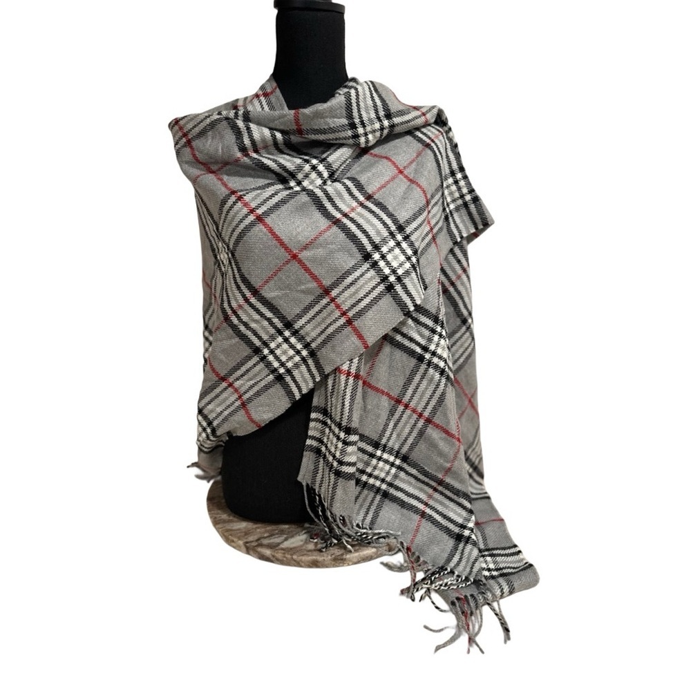 V Fraas Soft & Cozy Poncho Serape Wrap Ruana in Gray & Red Plaid Scottish NWT - Picture 9 of 16